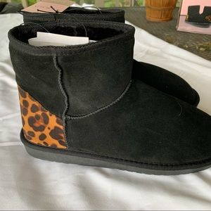 Sz. 10 woman’s booties with leopard detail.  Never worn